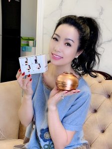 Nghệ sĩ Kim Chi cùng Cao Gừng Hoàng Cung Nghệ sĩ Kim Chi cùng Cao Gừng Hoàng Cung